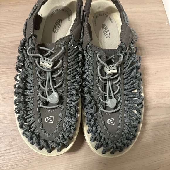 KEEN Uneek Women Size 9 Braided Cord Grey White Sandals Fisherman Shoes - Picture 2 of 9